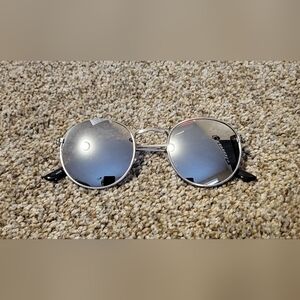 🛍3 For $18🛍Tilly's Round Silver Mirrored Sunglasses